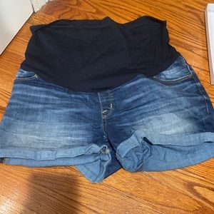 Large Liz Lange Maternity shorts